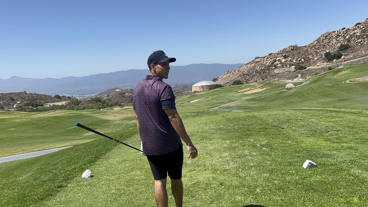 Mark Arceo golfing
